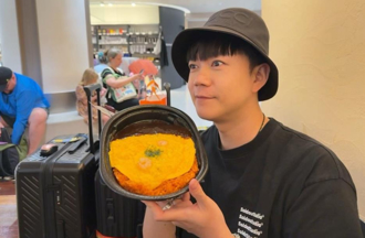 李岳飞日本大出包！出发惊觉「忘订机票」 环球影城再搞乌龙