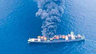 疑載易燃品 萬海貨輪爆炸4失蹤