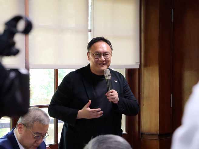 台中市副市长郑照新致词时表示，东海与乔治亚理工的合作，不仅是国际高教联盟的一大步，更将台中推向成为机器人制造与设计创新的核心平台。(照片/东海大学提供)