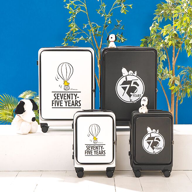 大江购物中心推TLCSTORE卡若特的「SNOOPY史努比可扩充上掀前开20吋行李箱」，原价4980元、特价2699元。（大江购物中心提供）