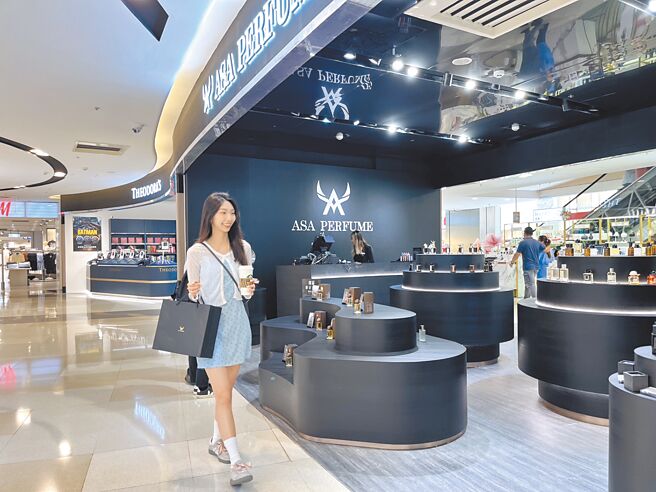 全台首度进驻百货的香水选品店ASA PERFUME插旗大江购物中心。（大江购物中心提供）
