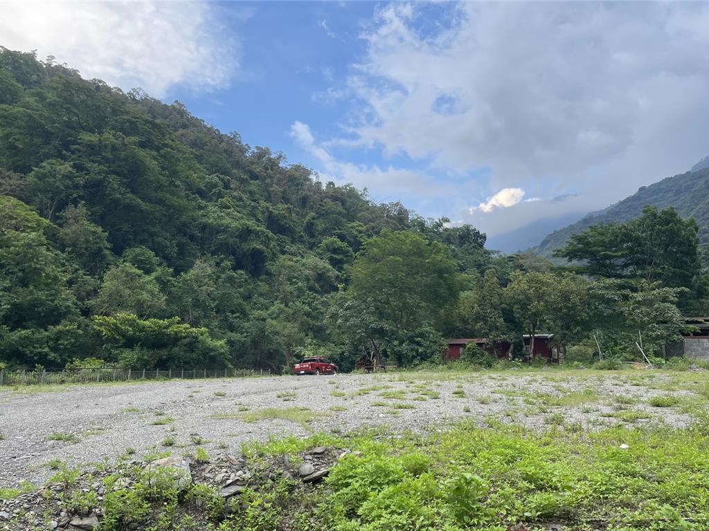 屏東縣「海神宮」11日下午驚傳遊客溺水意外，據悉，稍早搜救人員救起3人，但全都OHCA，目前送醫搶救中。（民眾提供／謝佳潾屏東傳真）