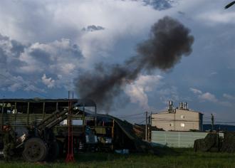 21砲指揮部基地夜射 發揚全天候支援效能