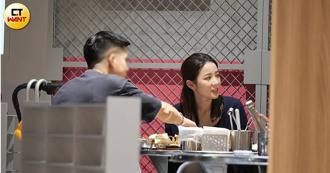 王乃伃情史曝光　昔捍卫机师男友亲上火线呛网友