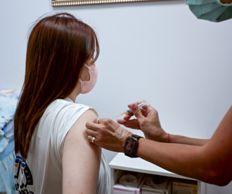 新冠肺炎防疫升級 6／11起縮短疫苗接種間隔時長