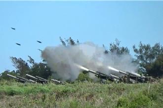 43砲指部天雷操演   18門155榴彈砲轟隆巨響震撼心神