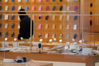 影》洛杉磯暴民洗劫蘋果愛迪達  大膽行徑全都錄