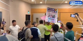 影》趙少康「黨外在野大聯盟」致詞    突遭男喊賣台鬧場   現場曝光