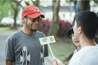 哈哈台「上班時間的萬華區閒人」 主角驚見超大咖男星