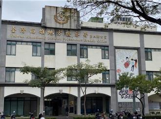 石頭砸地檢大門又恐嚇法警  男遭押32天判無罪  獲近10萬補償