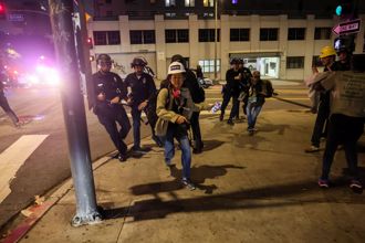 洛城暴動》美10地掀「反ICE示威」川普研擬派兵鎮壓