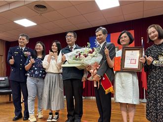 南警庆警察节   表扬模范警察、颁警察奖章