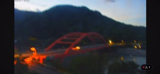 花蓮近海6.4地震 長虹橋「鏡頭君」顫抖了