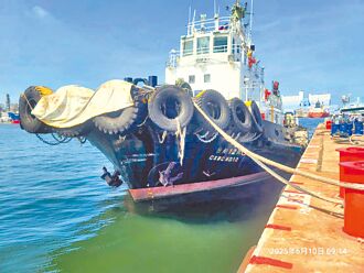 港籍货轮撞高雄港 波及台船沉没