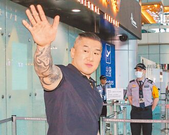 啟程赴滬 館長：親眼看誰在說謊