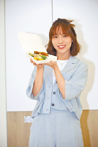 陳佩賢家人親密 愛幫爸媽掏耳朵