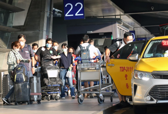 老司機載客「上車必問1句」救了無數旅人 秒變臉衝回家