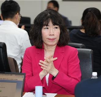 新任駐英公使江雅綺慘了！遭告「假博士」北檢啟動調查