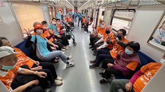 嘉義長照機構出妙招！帶長者鐵道輕旅行 揮別憂鬱與孤單