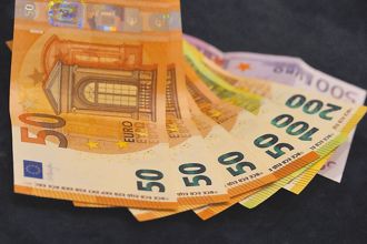 降息預期美元急殺 歐元升到7周高點