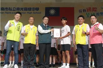 睽違8年 南光中學再奪大隊接力全國冠軍