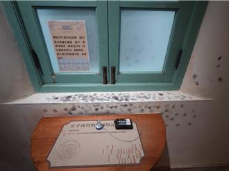 台南古蹟德记洋行遭破坏 游客戳章污损墙面 文化局出手了