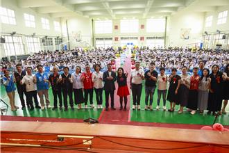 建國國中251位畢業生展翅飛翔 鍾東錦促教育扶弱與硬體提升