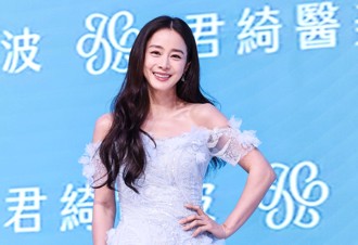 直击》金泰希「平口高衩礼服」绝美现身 羞曝想和Rain一起来台