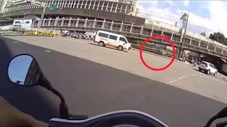 影》取締違規婦人「無視尿濕」 汐止分局員警處分曝光