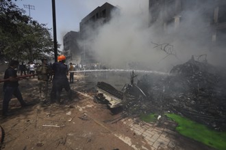 印航空难》专家：波音787疑遭鸟击 动力不足失速坠机