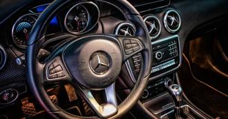 開賓士多次熄火…險釀連環車禍  竟是前車主「遠端劫車」