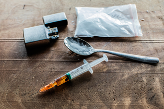 宛如電影情節！男子「冰毒塞腸」走私闖關 毒包破裂抽搐送醫