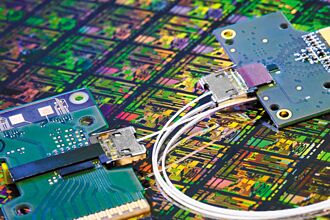 连接器三强 抢进AI商机