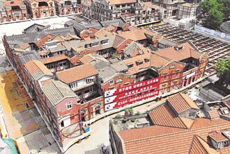 滬移動城堡 7500噸建築走回家