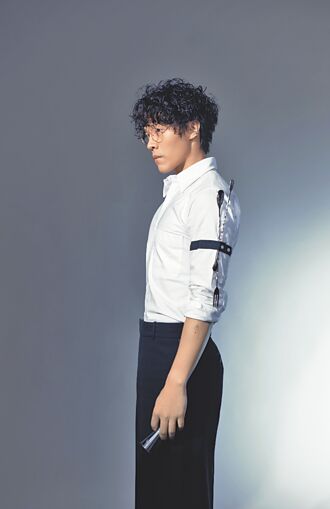 盧廣仲化身調酒師獻雙喜