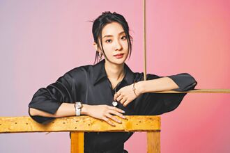 陈华绽放成熟自信美