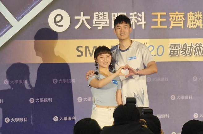 王齊麟與老婆陳詩媛出席記者會，透露想生雙胞胎。（圖／陳筱琳攝）