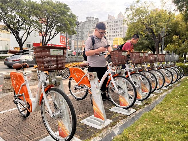 高市交通局统计，目前全市累积建置YouBike站点已达1436站，累计突破6600万人次骑乘。（交通局提供／纪爰高雄传真）
