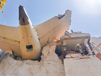 印度航空坠机1人幸存  张延廷推测失事原因