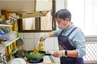 6旬婦照顧病夫考取照服員證照 客製化照顧失智者領10.8萬獎勵