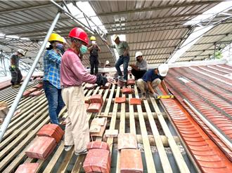 竹縣國寶瓦作匠師傅明光 獲第44屆行政院文化獎