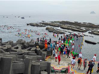 不懼颱風、熱帶低壓來襲 基隆外木山長泳如期舉行