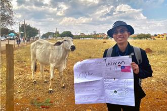 為台灣口袋衛星領域開疆闢土 中央大學大四生啟程阿曼實踐太空夢