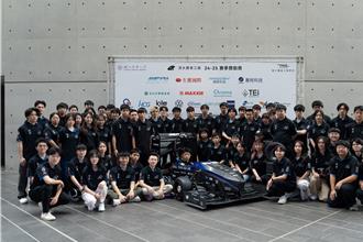 清大輕量化碳纖維賽車亮相 8月挑戰歐洲方程式大賽