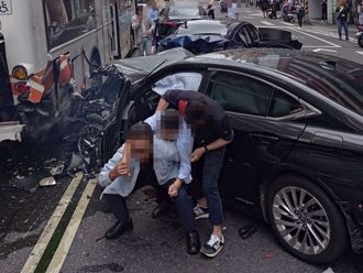 重慶南路無照暴衝7傷者提告　78歲董座低調出院！警方下周約談