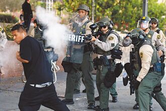 洛城续宵禁 柯林顿批川普用兵