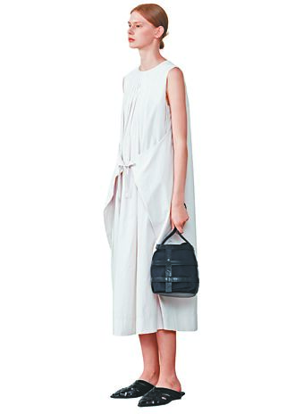 百货年中庆 扣千点返利20％