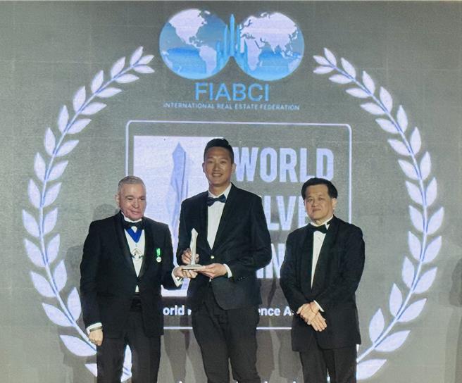 新北市安坑輕軌榮獲2025年全球卓越建設獎銀獎。（圖／新北市捷運局）