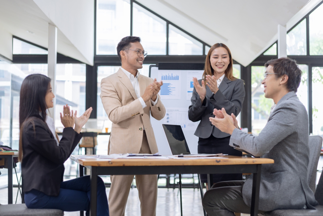 天秤座夏至將帶來事業高光時刻，若能穩定表現，將有機會被重用。（示意圖：shutterstock/達志）
