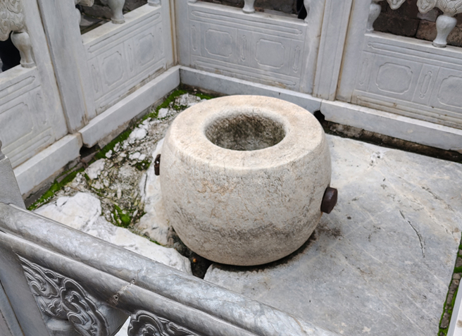 慈禧太后為鞏固權力，臨逃前殘忍處決珍妃，並將其投入紫禁城水井中。（示意圖：Shutterstock／達志）